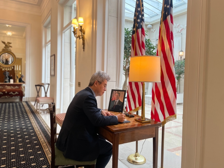 Ambassador RYU Jeonghyun paid respect to former U.S. President Jimmy Carter